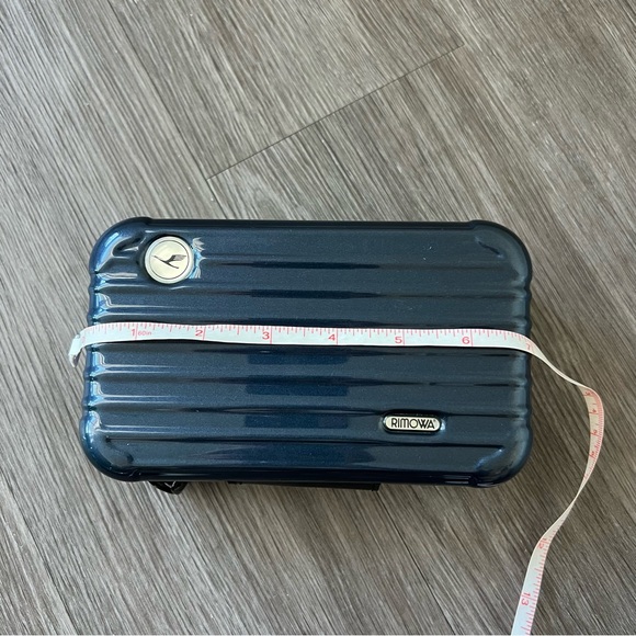 Rimowa Luggage Amenity Kit Case Toiletries Travel Blue Zip Pouch One Size - Picture 9 of 10